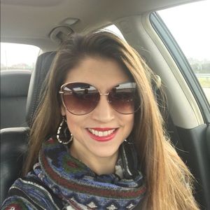 Meet your Posher, Lisa